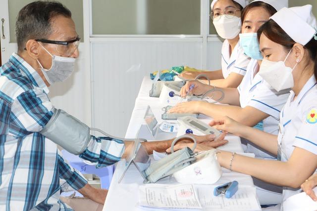 TP.HCM khám sức khỏe gần 30.000 người, phát hiện hơn 19.000 người có bệnh- Ảnh 1.
