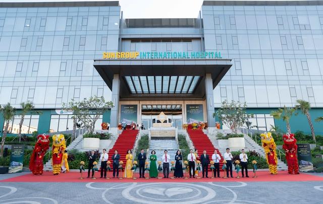 Khánh thành bệnh viện 5 sao đầu tiên ở Phú Quốc sau 8 tháng 'thần tốc'- Ảnh 1.