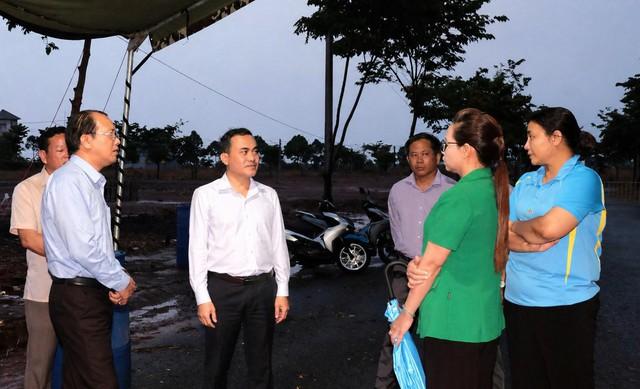 Đồng Nai đề nghị tạm ngưng kinh doanh xăng dầu gần điểm bắn pháo hoa- Ảnh 2. Đồng Nai đề nghị tạm ngưng kinh doanh xăng dầu gần điểm bắn pháo hoa- Ảnh 2.