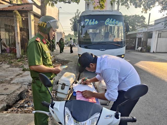 Vĩnh Long: 'Xóa sổ' xe hợp đồng trá hình tuyến cố định- Ảnh 1.