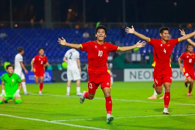 HLV Kim Sang-sik và công cuộc ‘săn đầu người’, U.23 Việt Nam quyết bung lụa tại ASIAD 20
- Ảnh 1.