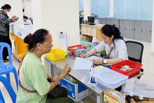 Trùng nghỉ lễ 30.4, lương hưu tháng 5 lùi lịch chi trả- Ảnh 1.