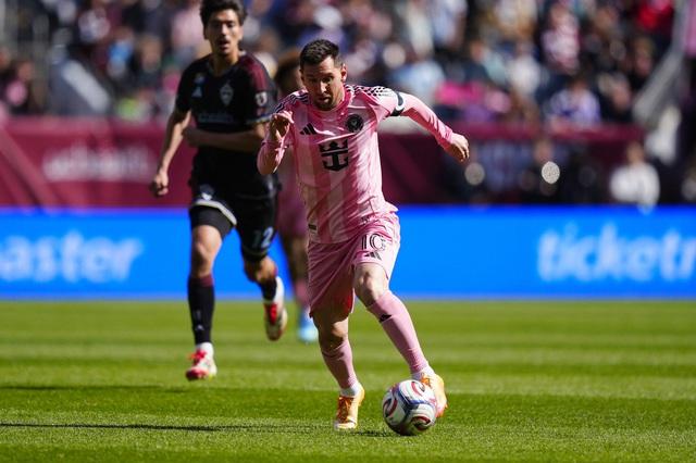 Messi tạo cơn sốt giá vé tại Mỹ, thông điệp của Ronaldo về cú đúp vô địch- Ảnh 1.