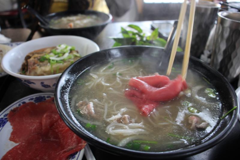 'Ăn phở thì chỉ có Phở 79': Gia đình gần nửa thế kỷ giữ hồn Việt ởMỹ - Ảnh 2.