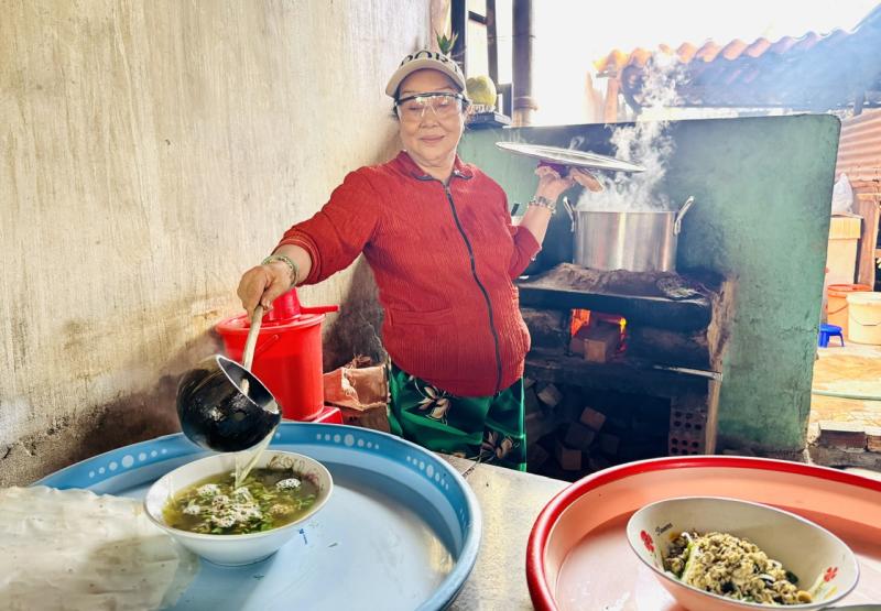 Mưu sinh trên sông Trà: Săn “lộc trời” dưới cát - Ảnh 3.