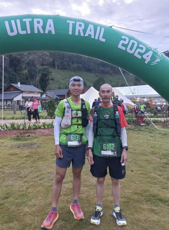 Lan tỏa trên mạng xã hội: 'Bố già' 4 lần chạy bộ băng rừng 100 km  - Ảnh 2.