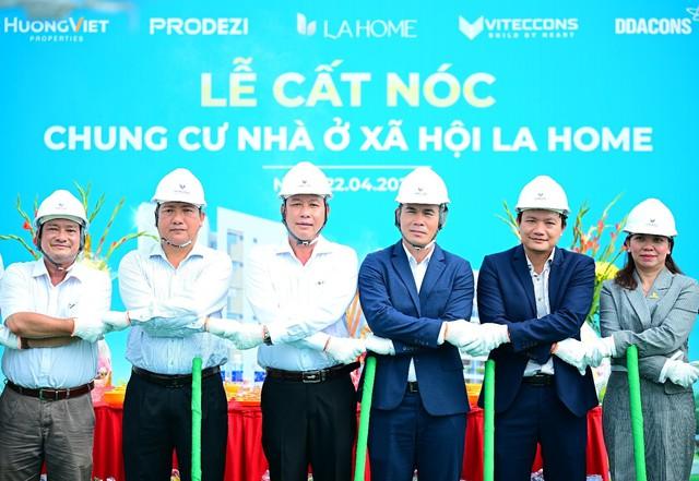 Cất nóc CC NOXH LA Home - An cư trong hệ sinh thái đô thị, công nghiệp - Ảnh 2.
