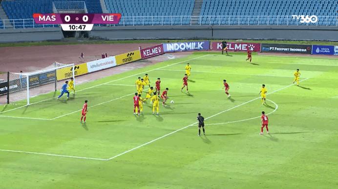 Quý Vương mở tỷ số trận chung kết ở phút 11 cho U.17 Việt Nam