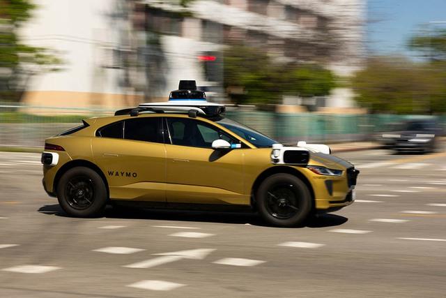Kỷ nguyên robotaxi bùng nổ - Ảnh 1.