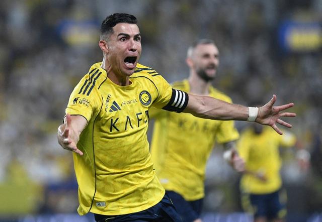 Ronaldo đáp trả cực gắt CĐV đối phương, cách chức vô địch 2 chiến thắng nữa- Ảnh 1.