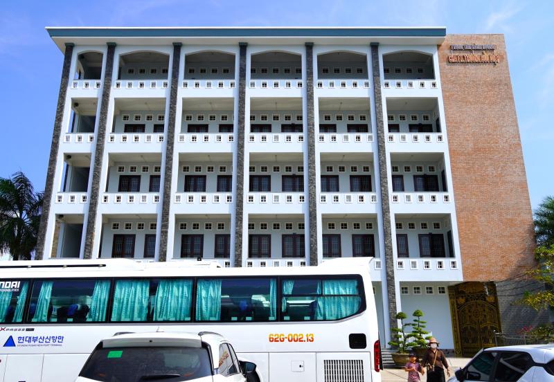 Nhà thờ Tắc Sậy điểm hành hương nổi tiếng trước thánh lễ tuyên phong Chân phước - Ảnh 10.