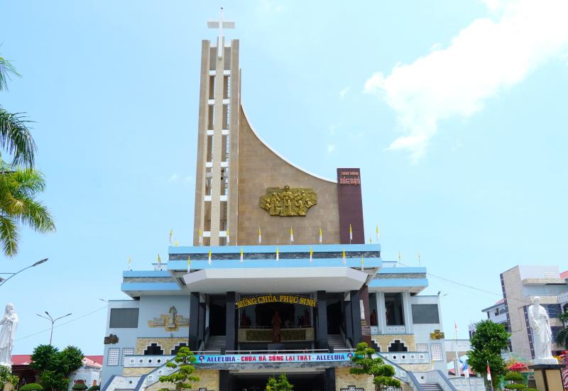 Nhà thờ Tắc Sậy điểm hành hương nổi tiếng trước thánh lễ tuyên phong Chân phước - Ảnh 3.