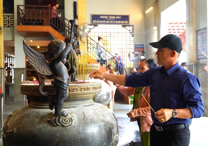 Nhà thờ Tắc Sậy điểm hành hương nổi tiếng trước thánh lễ tuyên phong Chân phước - Ảnh 7.