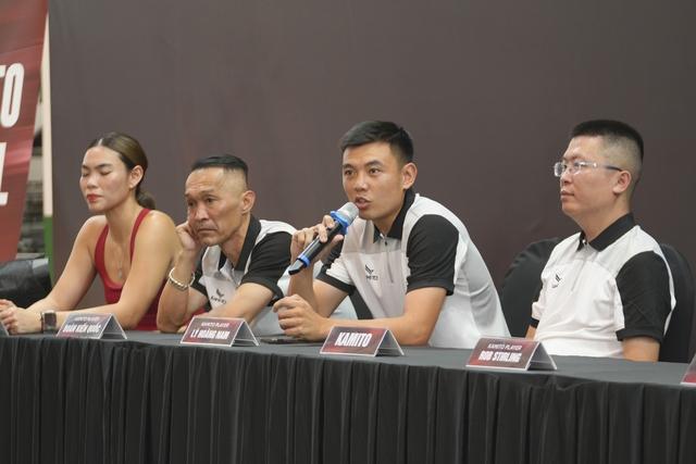 Cựu danh thủ Nguyễn Hồng Sơn xuất hiện trong ngày Lý Hoàng Nam đón đồng đội mới- Ảnh 2.