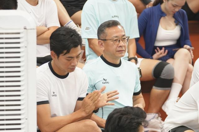Cựu danh thủ Nguyễn Hồng Sơn xuất hiện trong ngày Lý Hoàng Nam đón đồng đội mới- Ảnh 6.