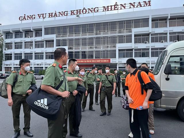12 điều cần biết về quy định trục xuất người nước ngoài từ hôm nay - Ảnh 1.