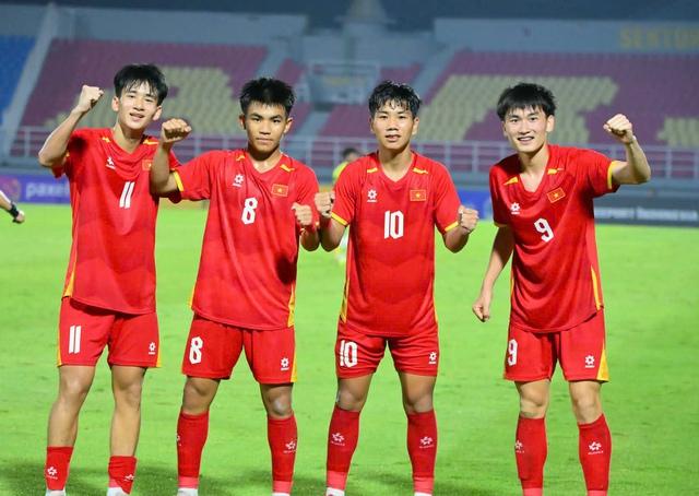 AI nghiêng hẳn chiến thắng cho U.17 Việt Nam, HLV  Roland không chủ quan khi tái đấu U.17 Malaysia- Ảnh 1.
