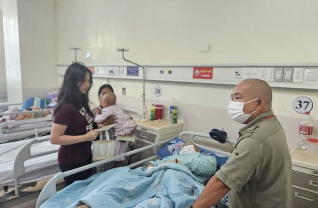Hỗ trợ bệnh nhi có hoàn cảnh khó khăn tại Bệnh viện Ung bướu TP.HCM - Ảnh 4.