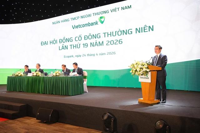 Vietcombank dự kiến phát hành hơn 1 tỉ cổ phiếu, mở ngân hàng con tại VIFC- Ảnh 1.