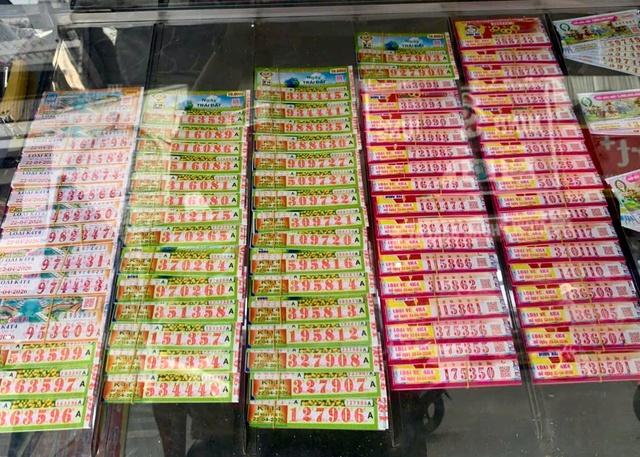 Chuyên gia: 'Cần lập quỹ an sinh cho người bán vé số dạo'- Ảnh 3.