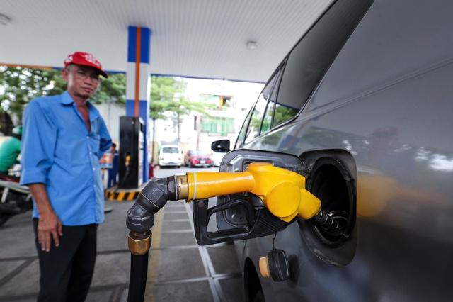 Bộ Công thương thông báo giảm loạt thuế xăng dầu từ 0 giờ ngày 16.4- Ảnh 1.