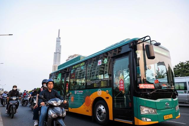 Miễn phí vé rồi, TP.HCM làm gì để kéo người dân ùn ùn đi xe buýt?- Ảnh 1.