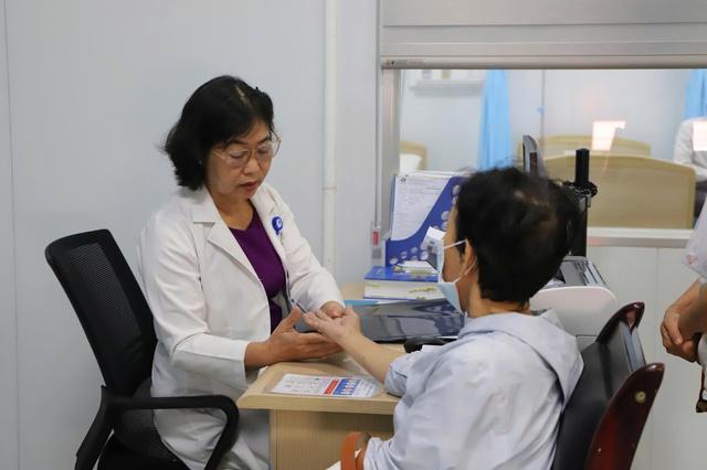 Chìa khóa phát hiện sớm ung thư và các bệnh lý nội khoa âm thầm - Ảnh 2.