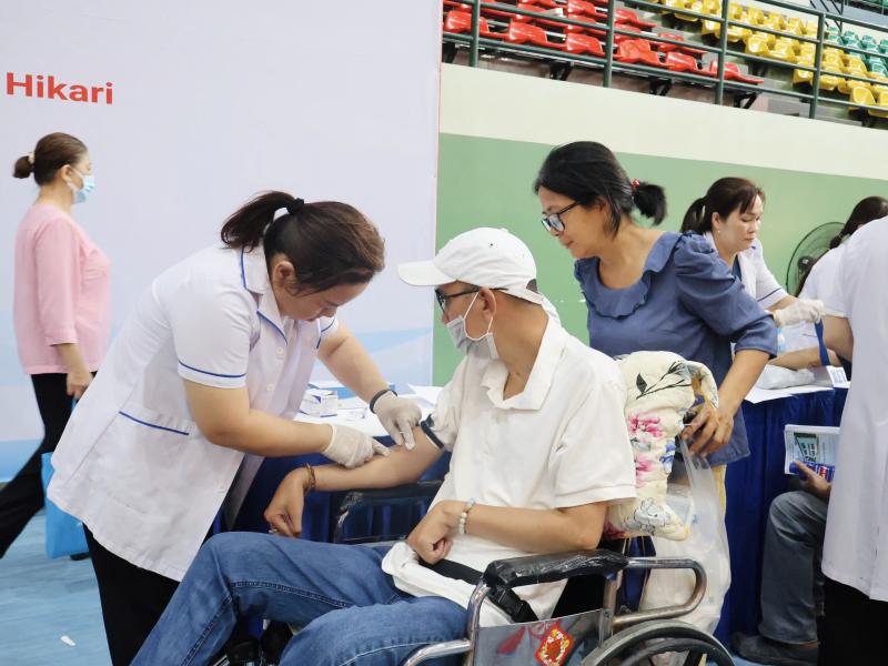 Người dân TP.HCM xúc động khi được khám sức khỏe miễn phí: ‘Quý giá vô cùng’ - Ảnh 1.