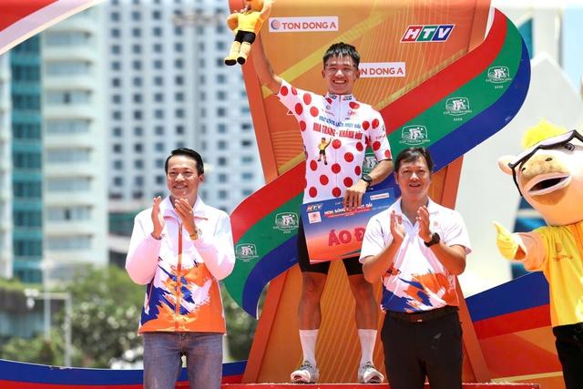 Cua rơ Việt Nam gây sốc, vượt ngoại binh để giữ danh hiệu vua leo núi- Ảnh 2.