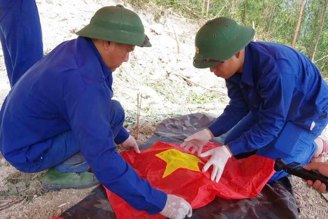 Quảng Trị: Phát hiện hài cốt liệt sĩ dưới hầm chiến đấu cùng súng tiểu liên AK- Ảnh 2.