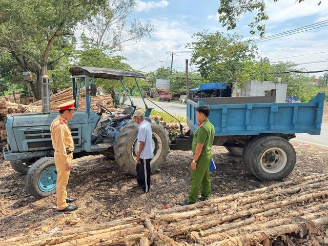 Chạy xe máy cày ra đường, tài xế lẫn chủ xe bị CSGT phạt gần 90 triệu - Ảnh 8.