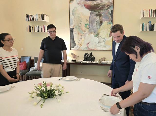 Khi người Pháp bài trí bàn ăn - Ảnh 4.
