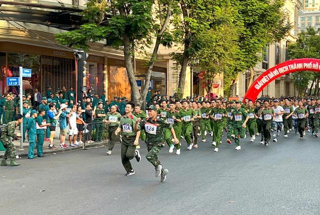 Sôi nổi giải việt dã vô địch TP.HCM 2026, hưởng ứng Đại hội TDTT lớn của thành phố- Ảnh 4.