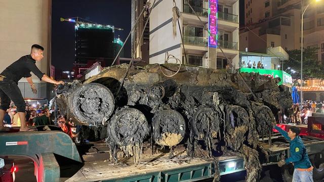 Phát hiện nhiều mẩu xương khi trục vớt xác xe tăng tại bãi biển Quy Nhơn- Ảnh 9.