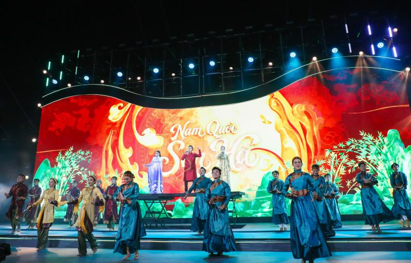 Màn truy đuổi kịch tính trên sông Hàn gây ấn tượng tại gala 'Tổ quốc bình yên'- Ảnh 16.