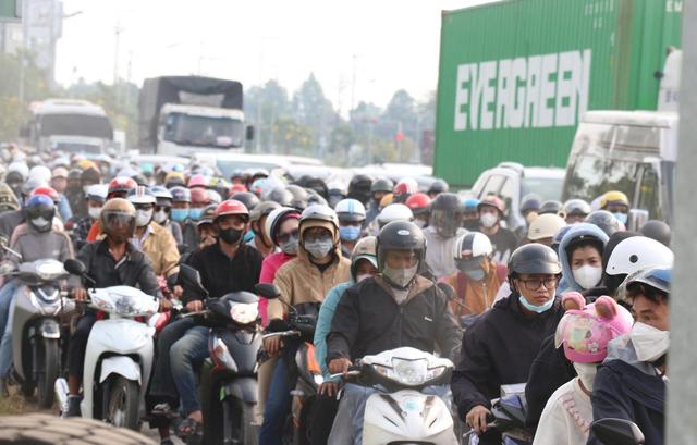 Làm sạch bụi mịn sau khi di chuyển nhiều ngày nắng nóng giúp da khỏe, sạch sâu - Ảnh 1.
