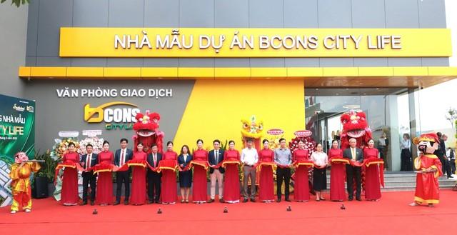 Bcons City Life tạo sức hút lớn ngay ngày đầu ra mắt nhà mẫu - Ảnh 1.