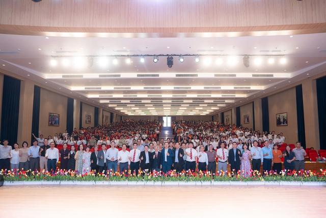 HUTECH tạo bệ phóng nghiên cứu trẻ, hướng tới đại học đổi mới sáng tạo - Ảnh 1.