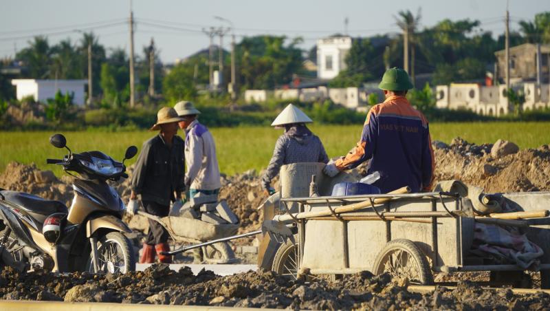 Thanh Hóa: Người dân quang cuồng dưới nắng nóng đặc biệt gay gắt- Ảnh 4.