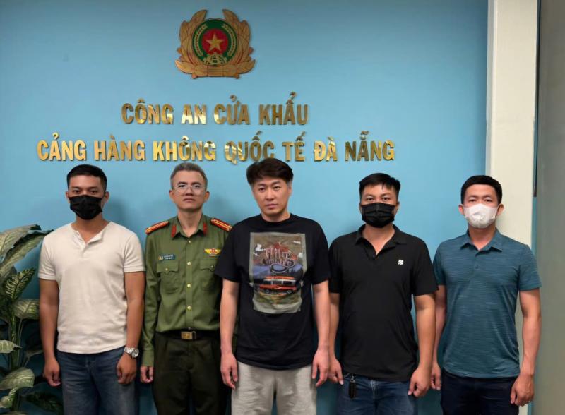 Bắt đối tượng bị Interpol truy nã đỏ đang lẩn trốn trong resort ven biển Đà Nẵng- Ảnh 1.