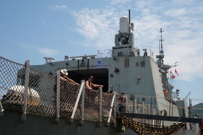 Tàu Hải quân Hoàng gia Canada cập cảng Tiên Sa, thăm hữu nghị Đà Nẵng- Ảnh 7. Tàu Hải quân Hoàng gia Canada cập cảng Tiên Sa, thăm hữu nghị Đà Nẵng- Ảnh 7.