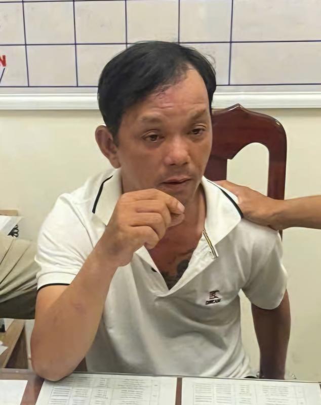 Đà Nẵng: Bắt nghi phạm dùng dao kề cổ nhân viên khách sạn cướp điện thoại- Ảnh 2.