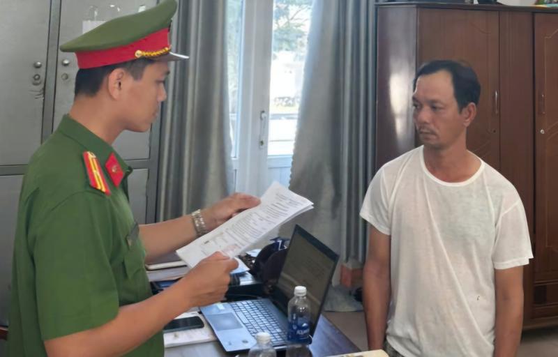 Đà Nẵng: Bắt nghi phạm dùng dao kề cổ nhân viên khách sạn cướp điện thoại- Ảnh 1.