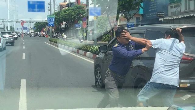 2 tài xế khai lý do đuổi đánh nhau gây náo loạn đường Phạm Văn Đồng - Ảnh 2.