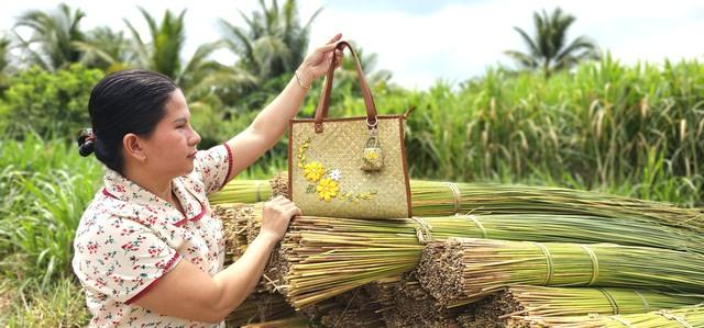 Cỏ bàng Đức Lập: Từ sợi cỏ phèn đến túi xách 'thời thượng' - Ảnh 8.