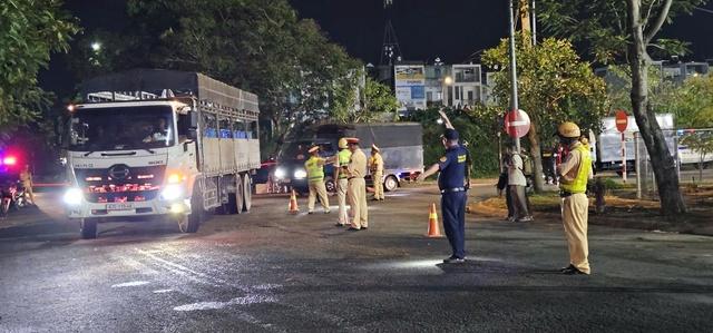 Kiểm tra ma túy tại chợ Bình Điền: Tài xế đổ lỗi do uống thuốc viêm họng - Ảnh 2.