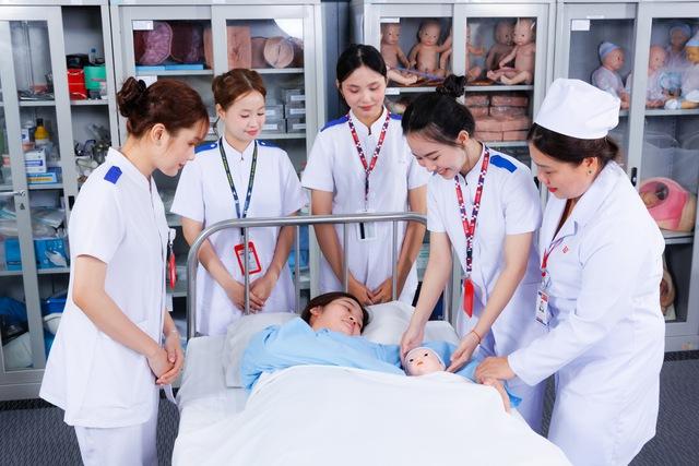 Hiệu trưởng Trường ĐH Quốc tế Hồng Bàng được bổ nhiệm làm giám đốc bệnh viện - Ảnh 1.