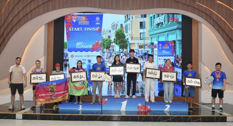 Hồng Lệ và Anh Khôi vô địch giải chạy Hải Phòng Legacy Marathon 2026, lan tỏa thông điệp sống xanh- Ảnh 11.