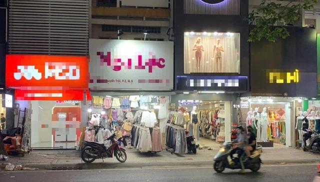 Bất ngờ nhiều shop quần áo thời trang vắng bóng khách - Ảnh 3.