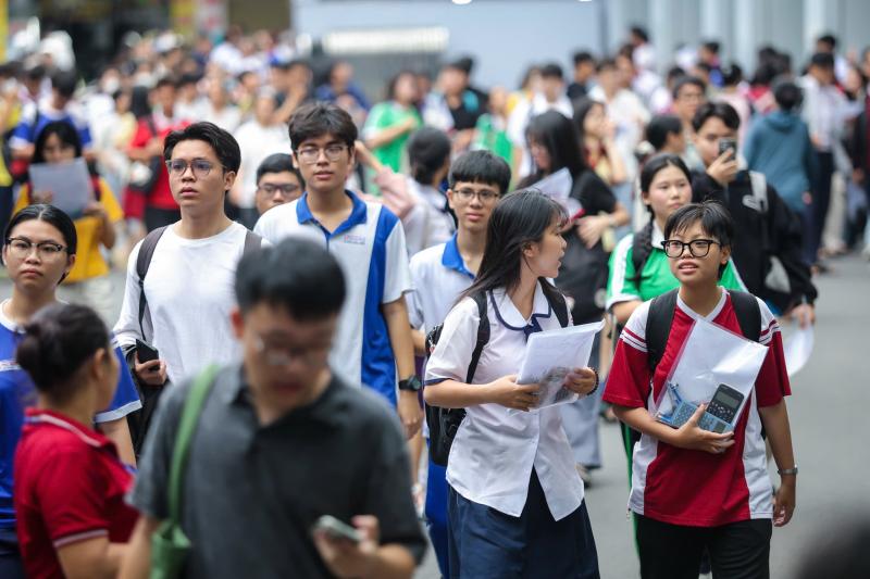 Đánh giá năng lực: 63% thí sinh thi lại cải thiện điểm số, đề thi ra sao? - Ảnh 2.